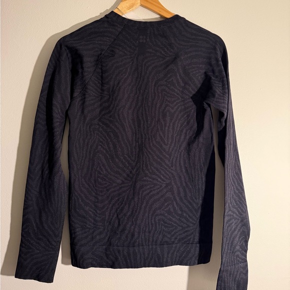 Sweaty Betty Animal Crew Neck Base Layer Top in Black Zebra Lines Jacquard - Picture 9 of 10